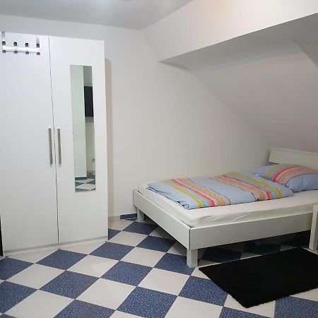 Ruhige Gemuetliche Ferienwohnung In Karlsruhe Daxlanden Fuer Monteure, Pendler, Geschaefsreisen, Wochenendreisen 外观 照片