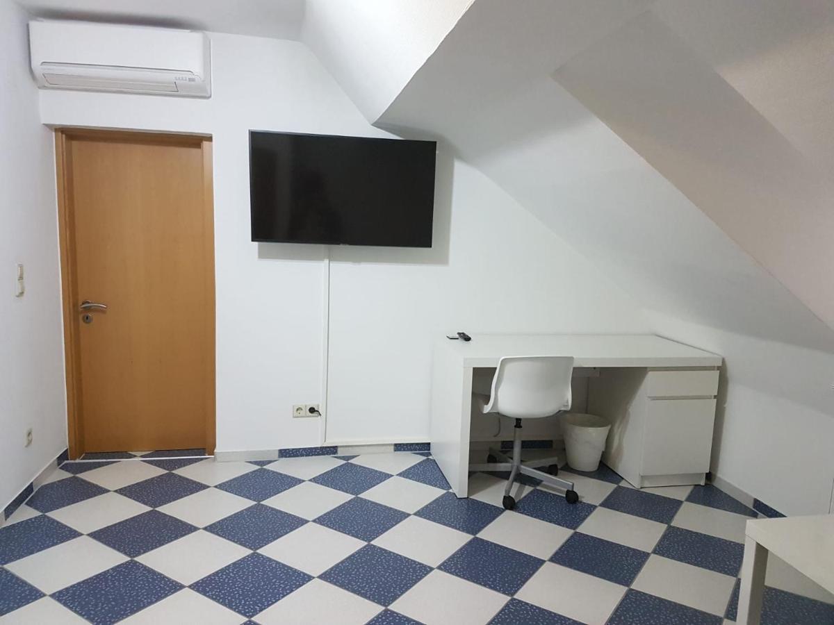 Ruhige Gemuetliche Ferienwohnung In Karlsruhe Daxlanden Fuer Monteure, Pendler, Geschaefsreisen, Wochenendreisen 外观 照片